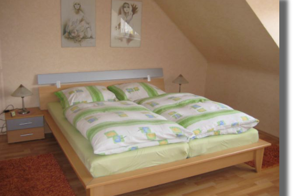 mattes-schlafzimmer9b52da1f-ea1d-08f8-8c8a-d6dd580f97257A57A724-54E8-9FFC-9027-2B4D8D5517AD.png
